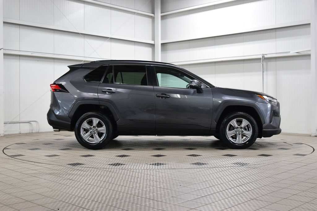 2022 Toyota RAV4 XLE - Photo 9
