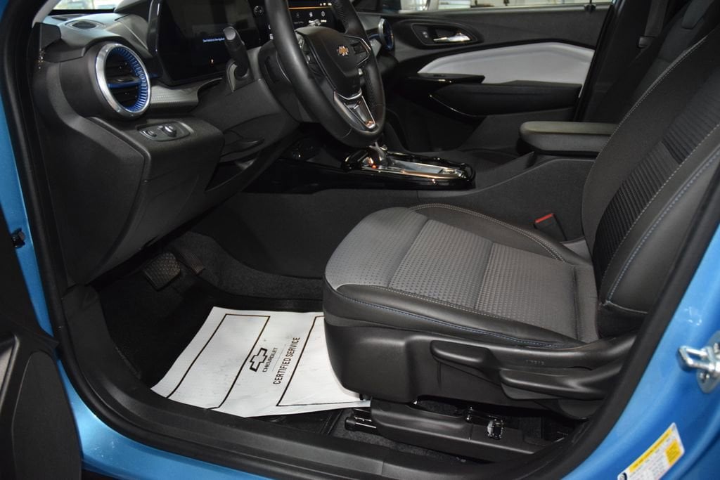 2025 Chevrolet Trax LT - Photo 37