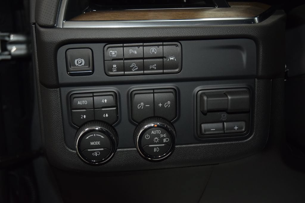 2026 Chevrolet Suburban High Country - Photo 35