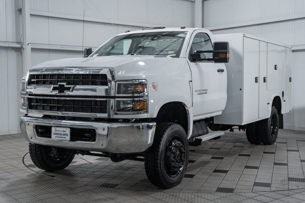 2024 Chevrolet Silverado 5500HD Work Truck photo 2