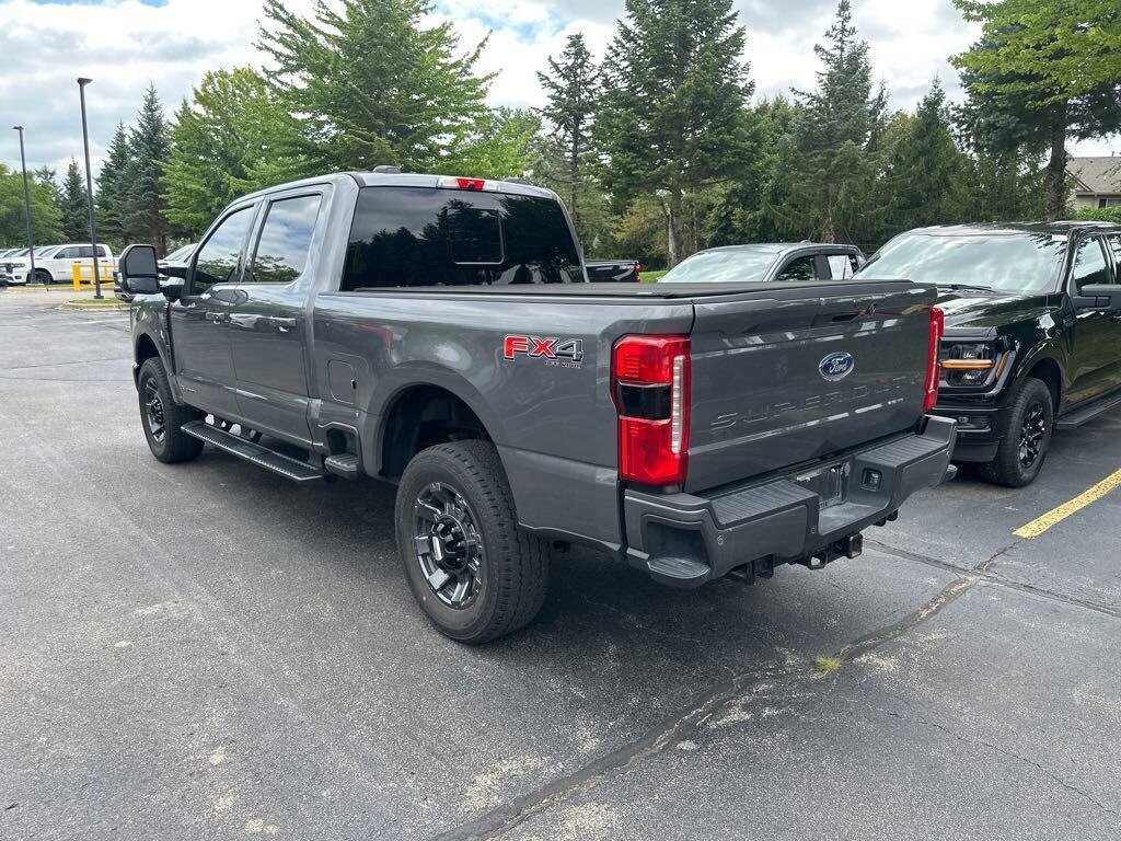 2023 Ford F-350 Lariat photo 4