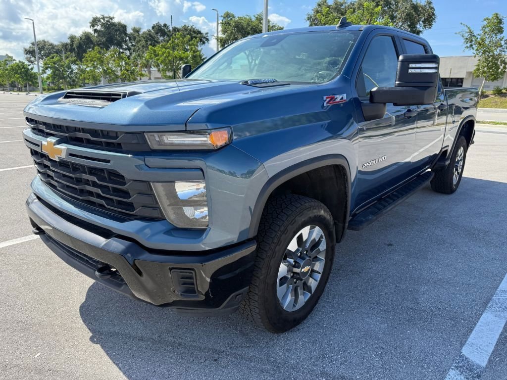 2024 Chevrolet Silverado 2500HD Custom photo 3