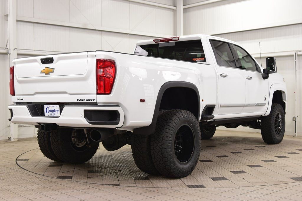2026 Chevrolet Silverado 3500 HD High Country - Photo 8