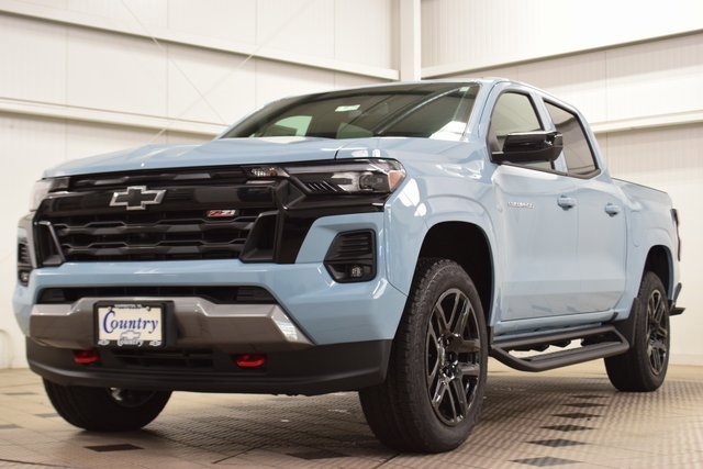 2025 Chevrolet Colorado Z71 photo 3