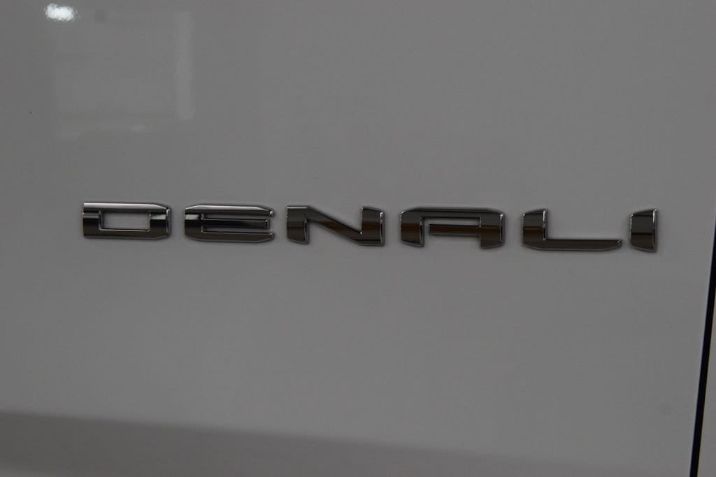 2024 GMC Yukon XL Denali - Photo 17