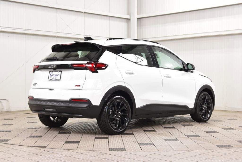 2027 Chevrolet Bolt RS - Photo 8