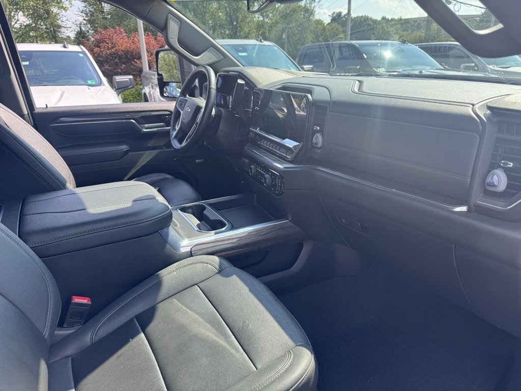 2024 Chevrolet Silverado 2500HD LTZ photo 3