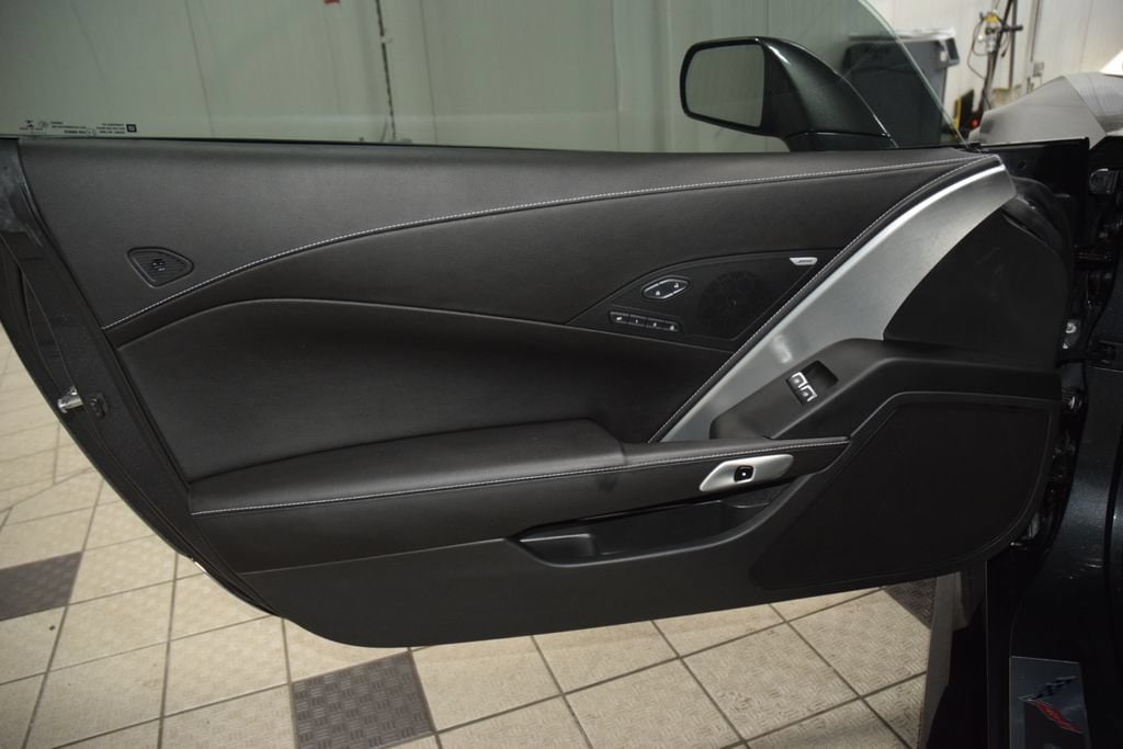 2017 Chevrolet Corvette 2LT - Photo 46