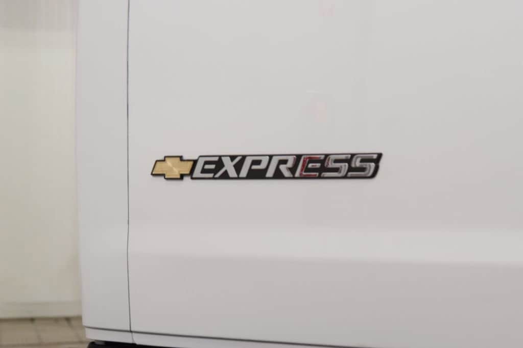 2025 Chevrolet Express Passenger LT - Photo 14