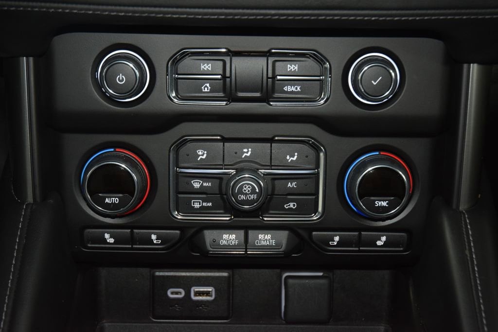 2024 Chevrolet Suburban Z71 - Photo 32