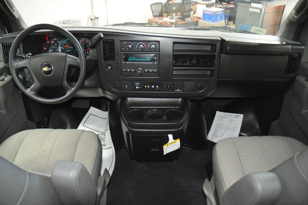 2025 Chevrolet Express Passenger LT - Photo 22
