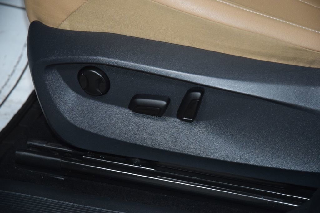 2022 Volkswagen Tiguan SE - Photo 37