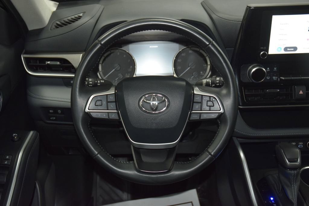 2023 Toyota Highlander LE - Photo 34