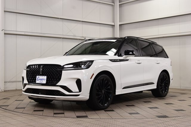 2025 Lincoln Aviator Reserve photo 3