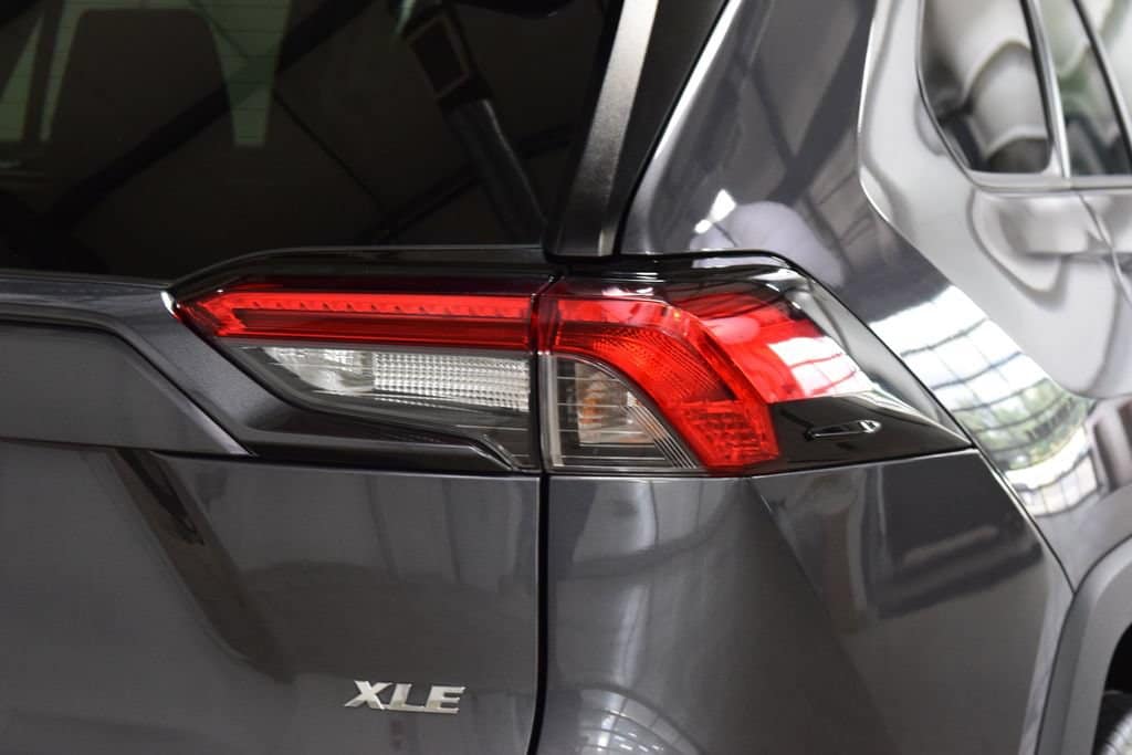 2022 Toyota RAV4 XLE - Photo 17