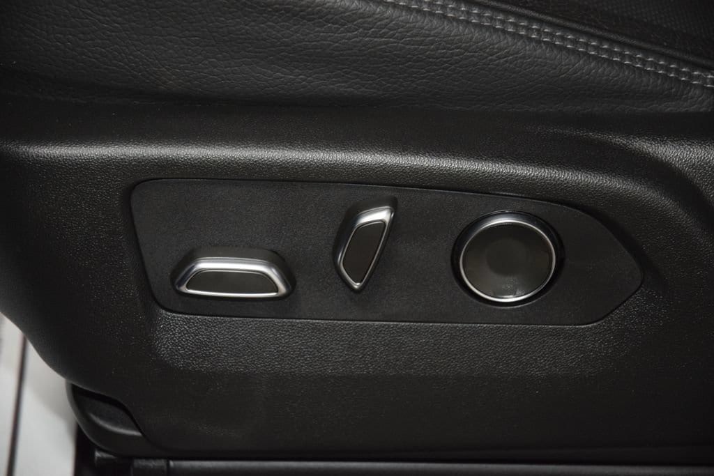 2024 GMC Yukon Denali - Photo 42