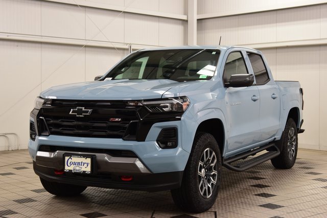2025 Chevrolet Colorado Z71 photo 3