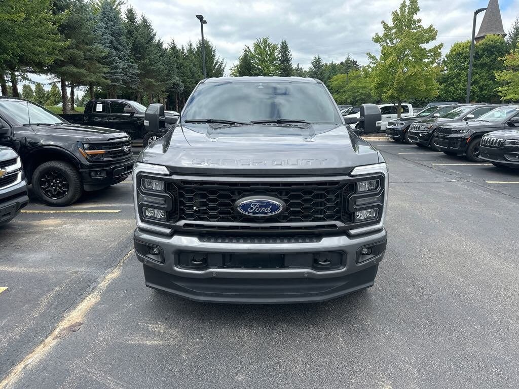 2023 Ford F-350 Lariat photo 2