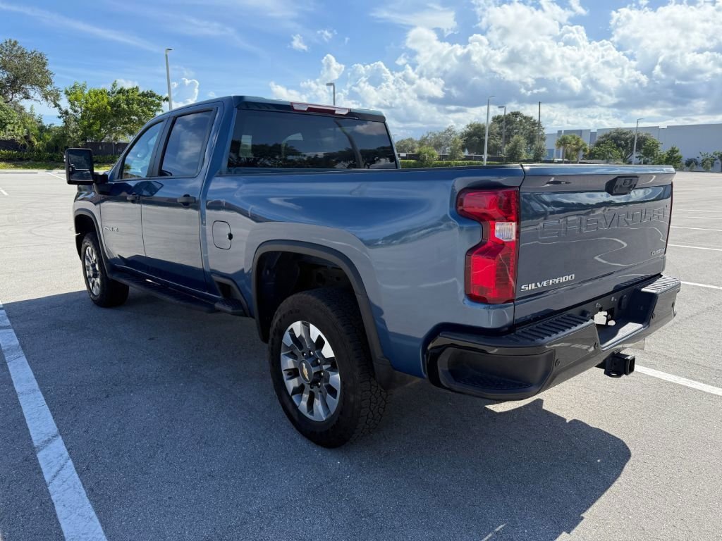 2024 Chevrolet Silverado 2500HD Custom photo 4