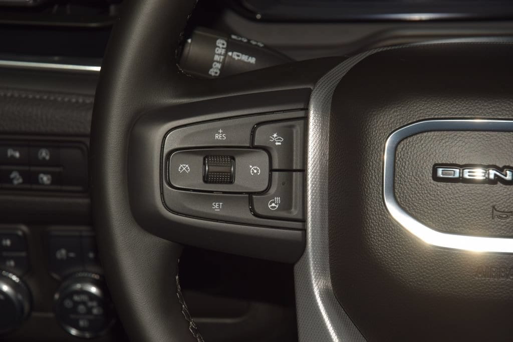 2024 GMC Yukon Denali - Photo 39