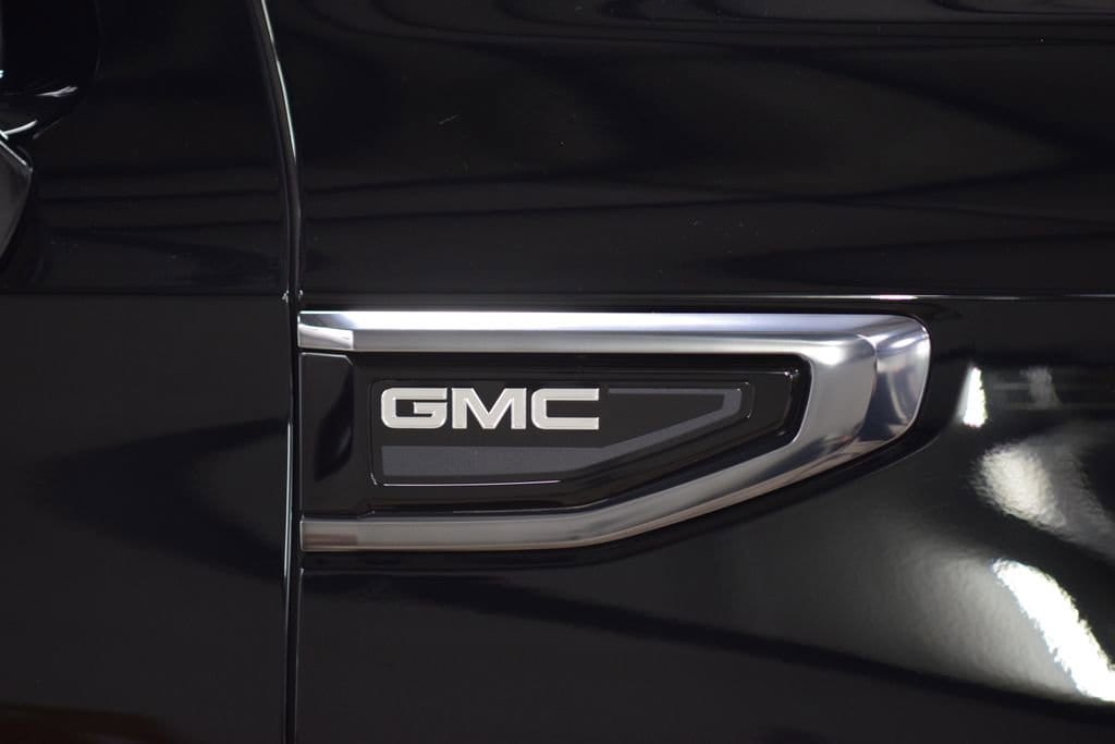 2024 GMC Yukon AT4 - Photo 16