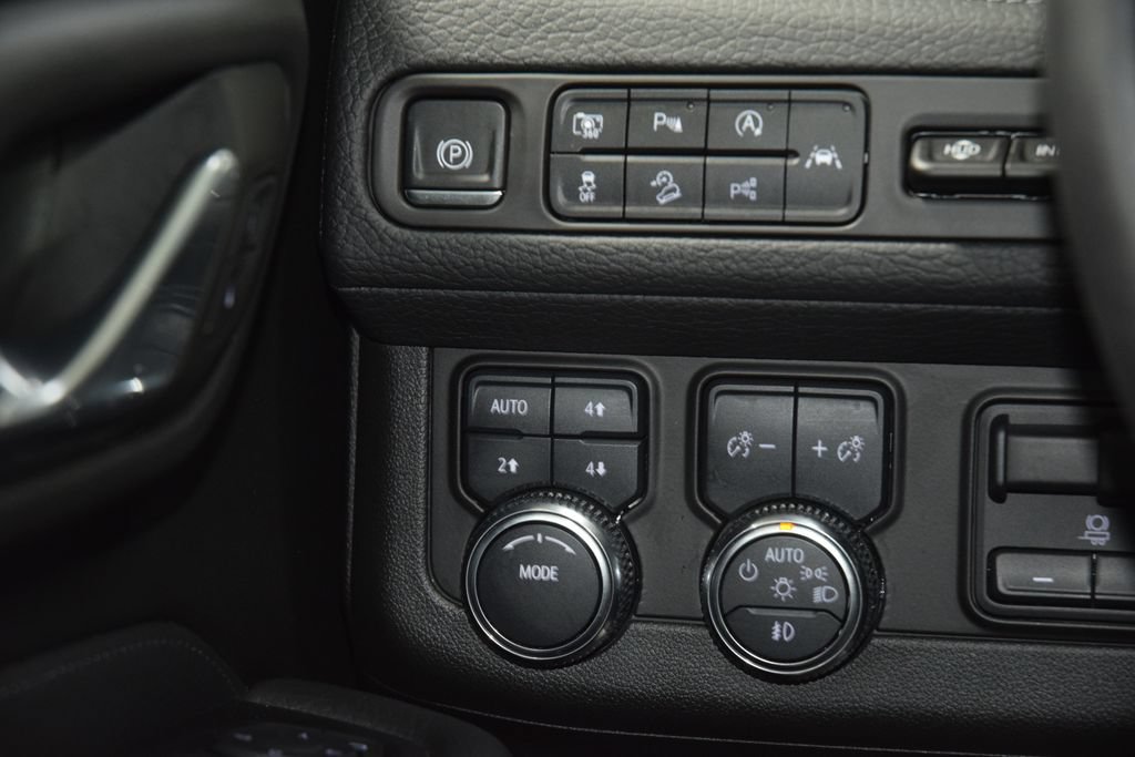 2024 GMC Yukon XL Denali - Photo 37