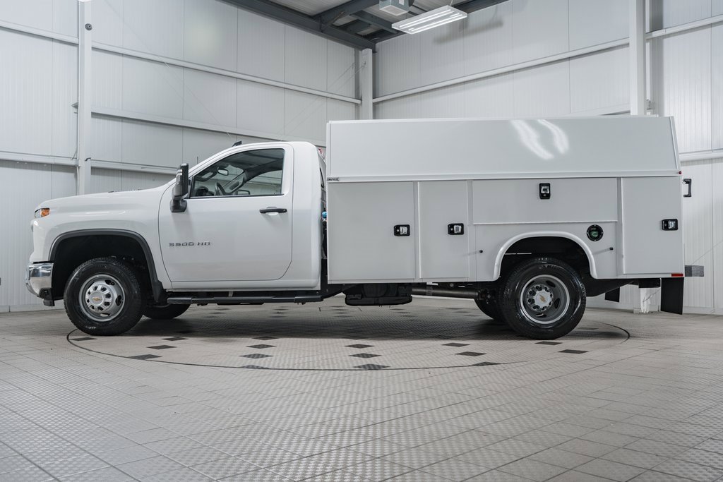 2025 Chevrolet Silverado 3500HD Work Truck photo 2