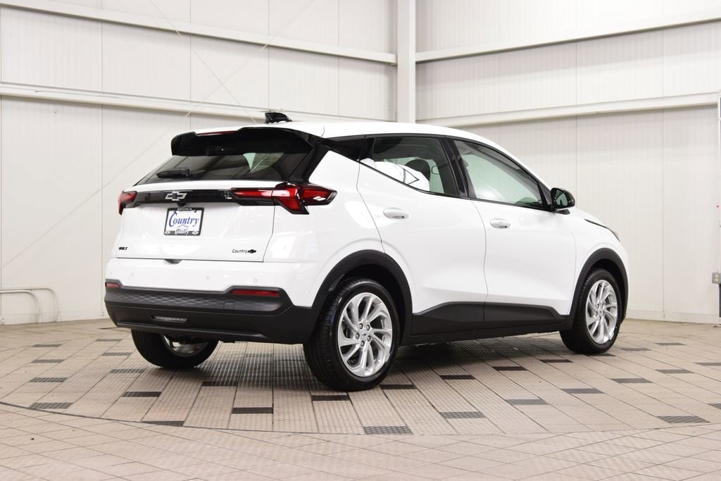 2027 Chevrolet Bolt LT - Photo 8