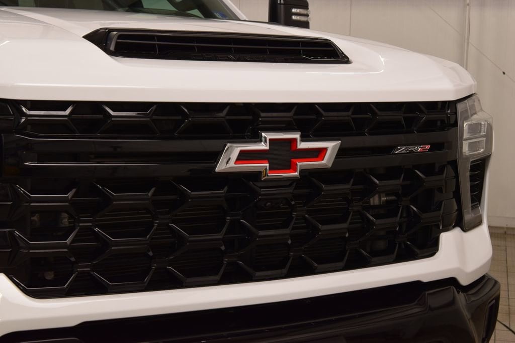 2024 Chevrolet Silverado 2500HD ZR2 - Photo 11