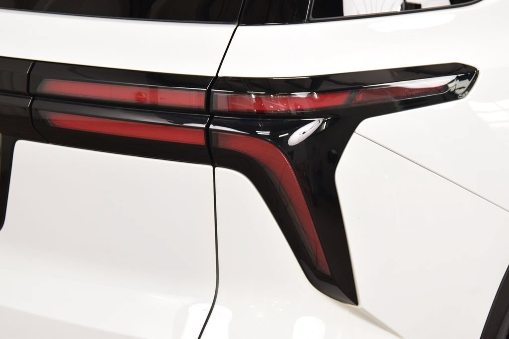 2024 Chevrolet Traverse LS - Photo 19