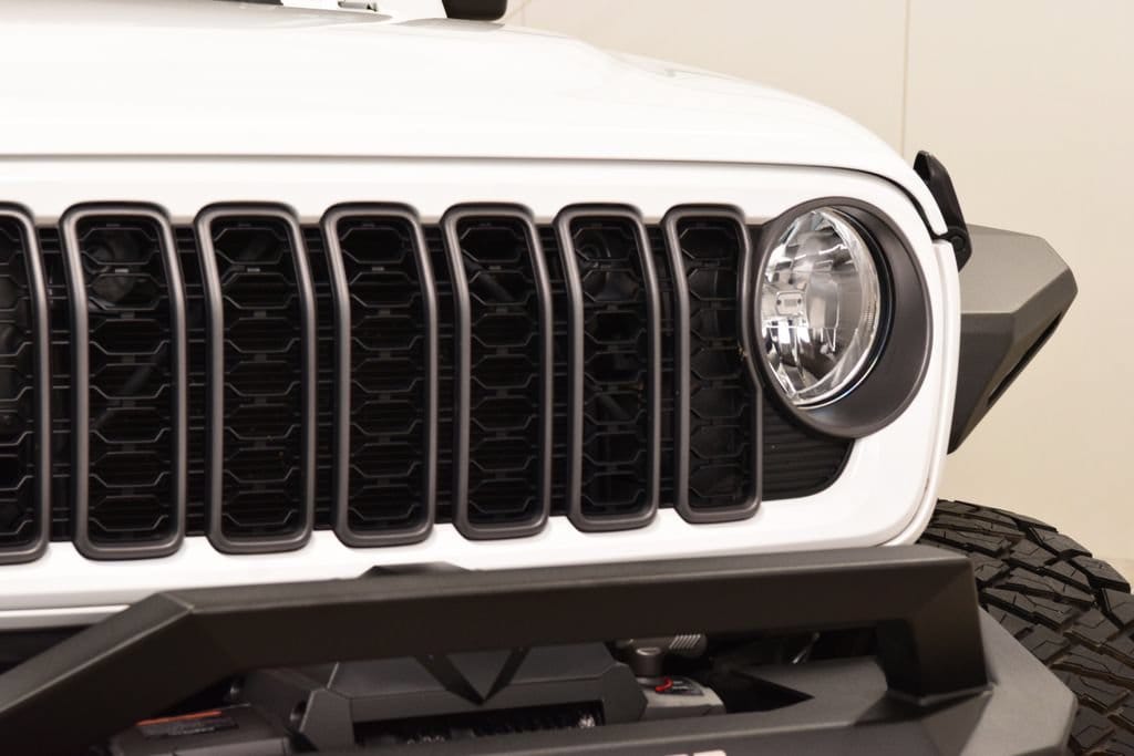 2024 Jeep Gladiator Nighthawk - Photo 9