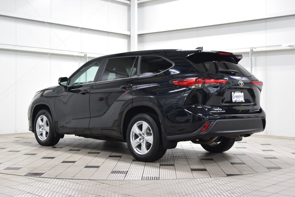 2023 Toyota Highlander LE - Photo 6