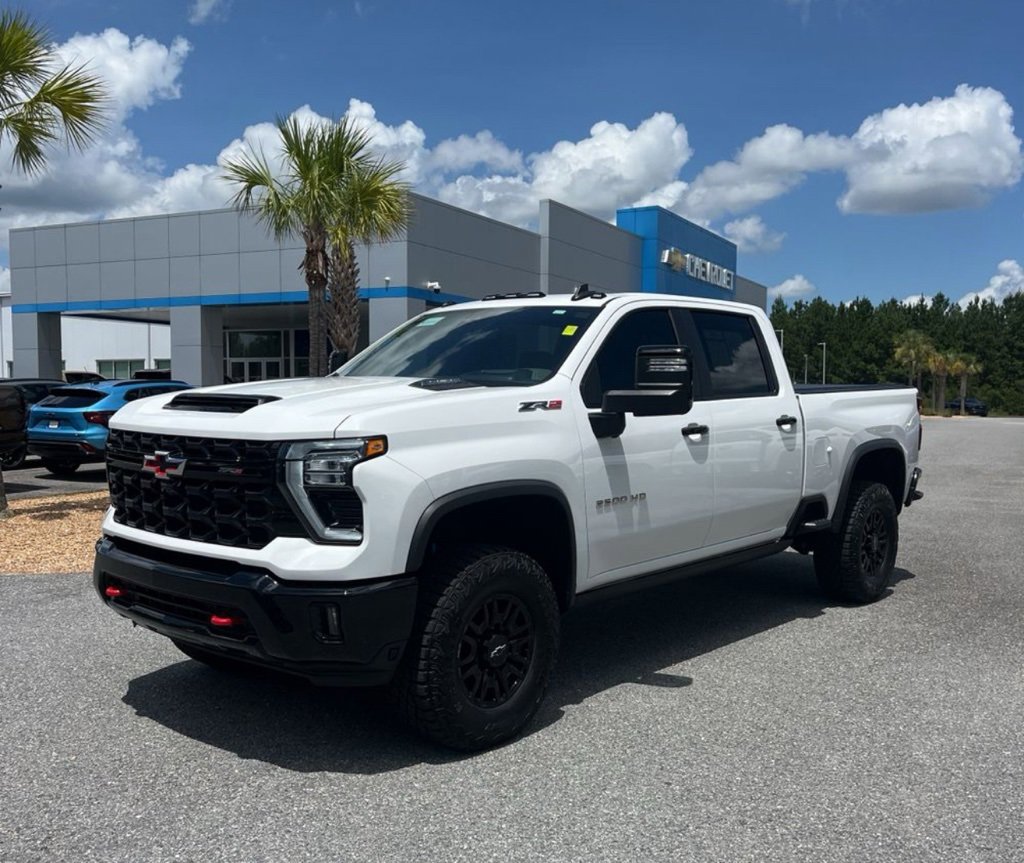 2024 Chevrolet Silverado 2500HD ZR2 photo 3