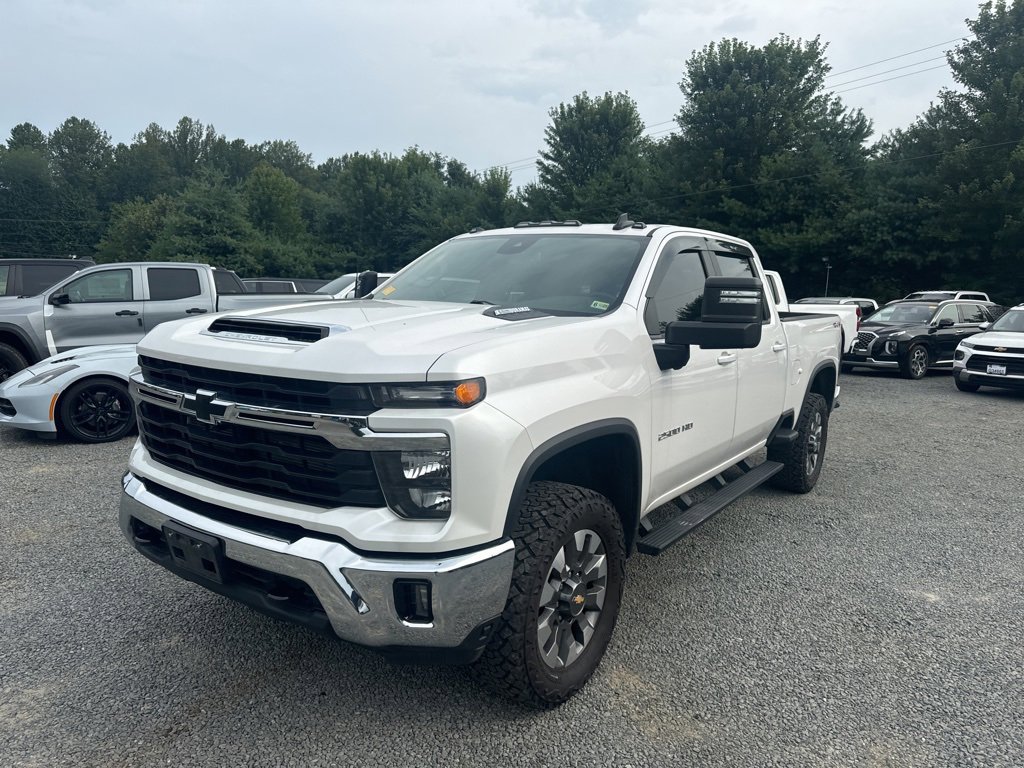 2024 Chevrolet Silverado 2500HD photo 3