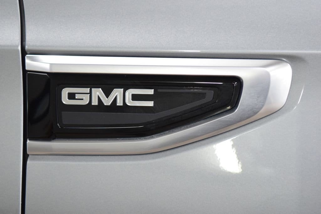 2024 GMC Yukon Denali - Photo 16