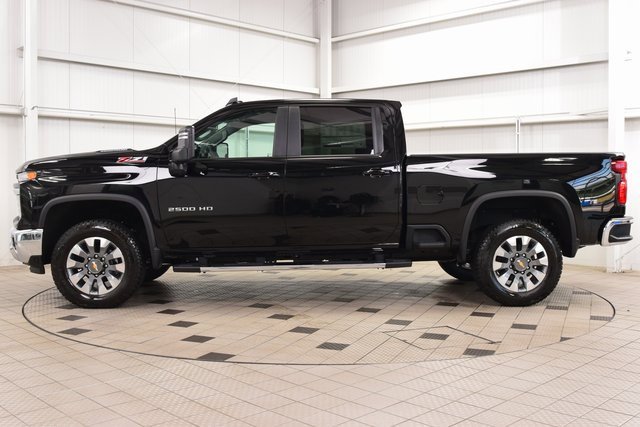 2025 Chevrolet Silverado 2500HD LT photo 4