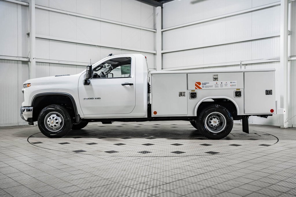 2025 Chevrolet Silverado 3500HD Work Truck photo 4
