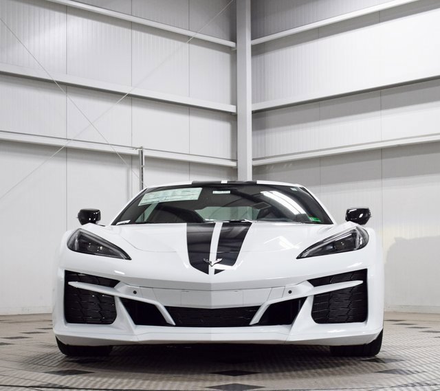 2025 Chevrolet Corvette E-Ray 2LZ photo 2