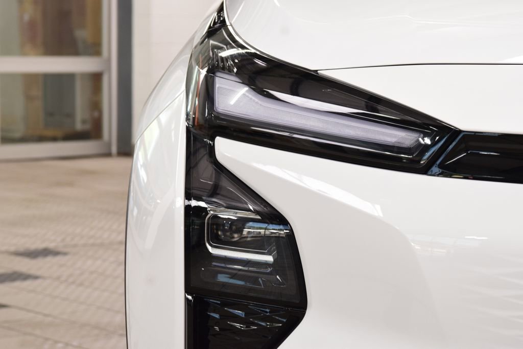 2027 Chevrolet Bolt RS - Photo 12