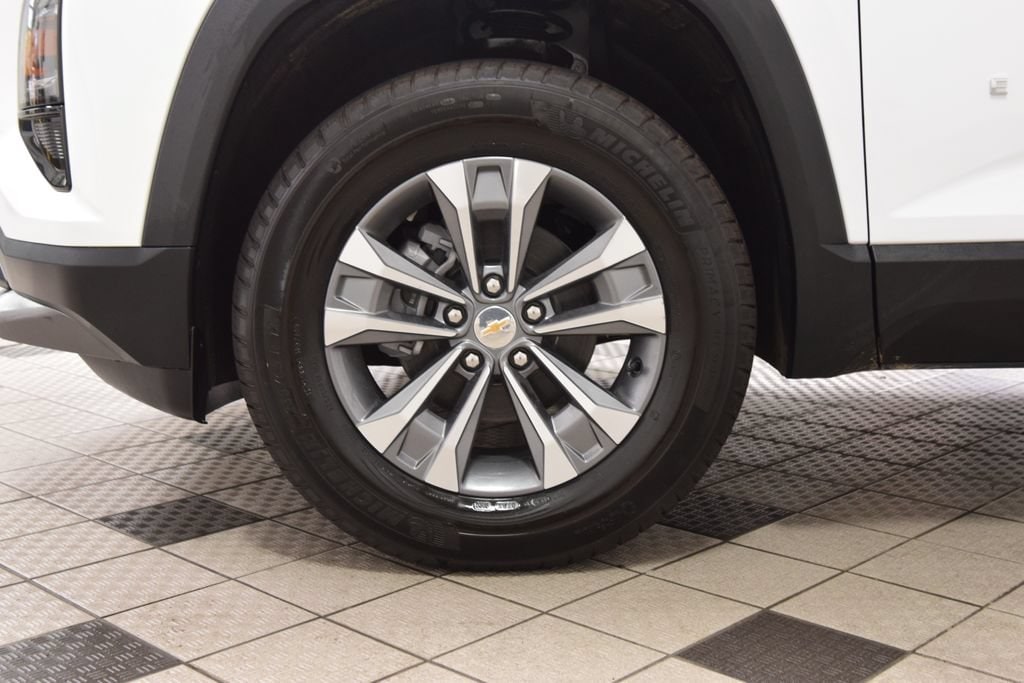 2027 Chevrolet Equinox LT - Photo 26