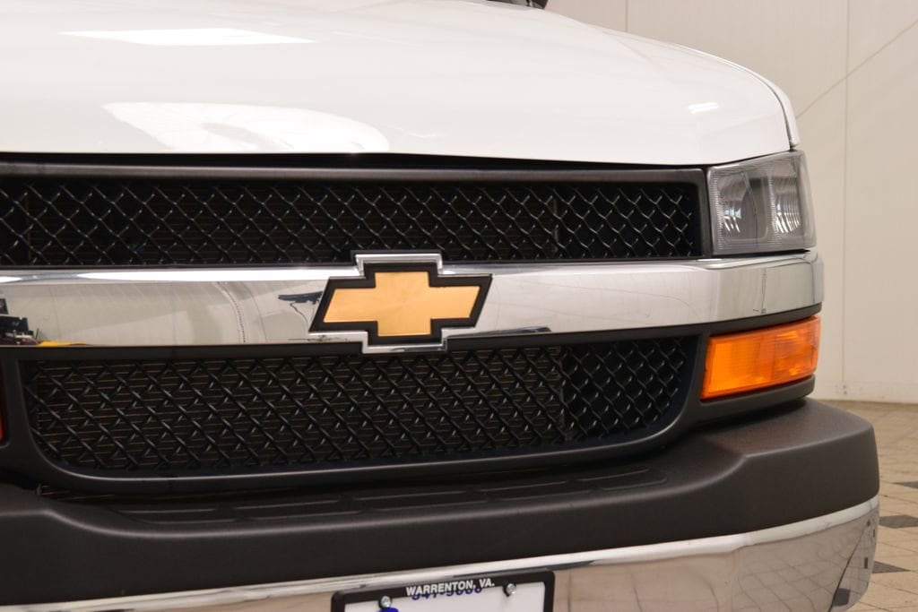 2025 Chevrolet Express Passenger LT - Photo 6