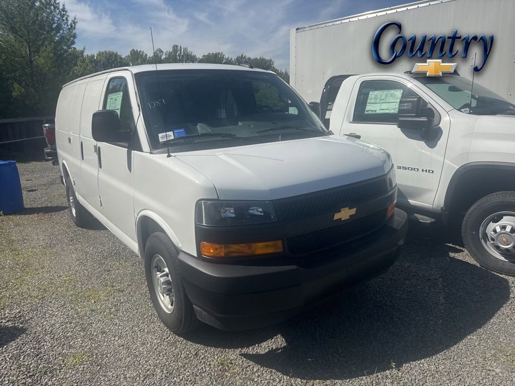 2025 Chevrolet Express 2500 Work Van HD's photo