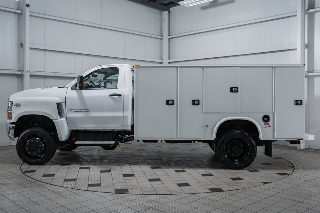 2024 Chevrolet Silverado 5500HD Work Truck photo 3