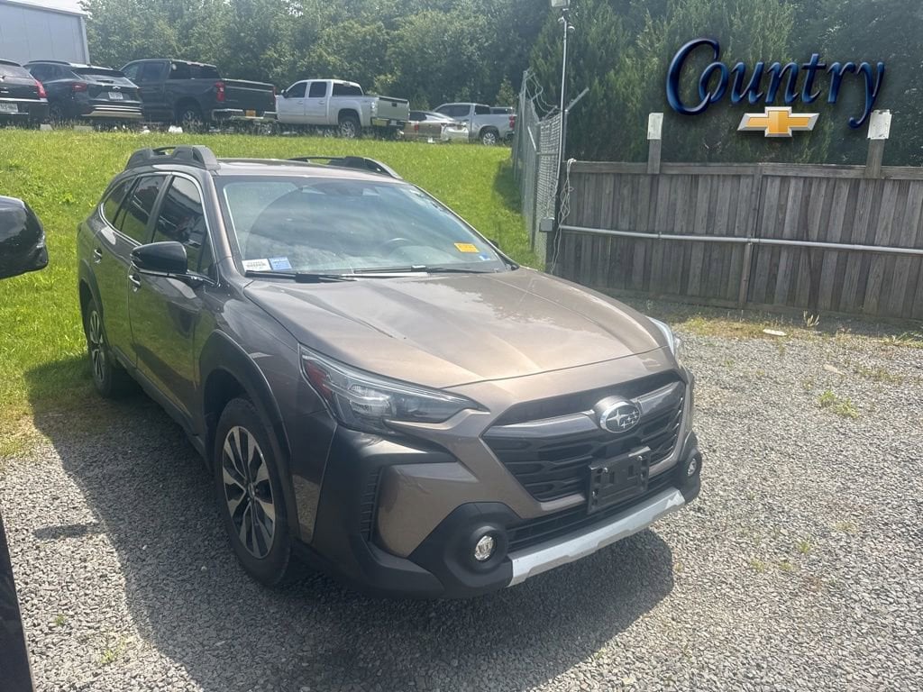 2023 Subaru Outback Limited's photo