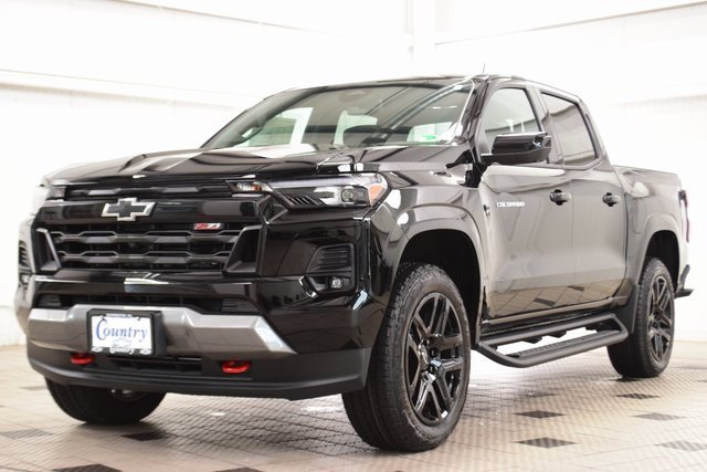 2025 Chevrolet Colorado Z71 photo 3