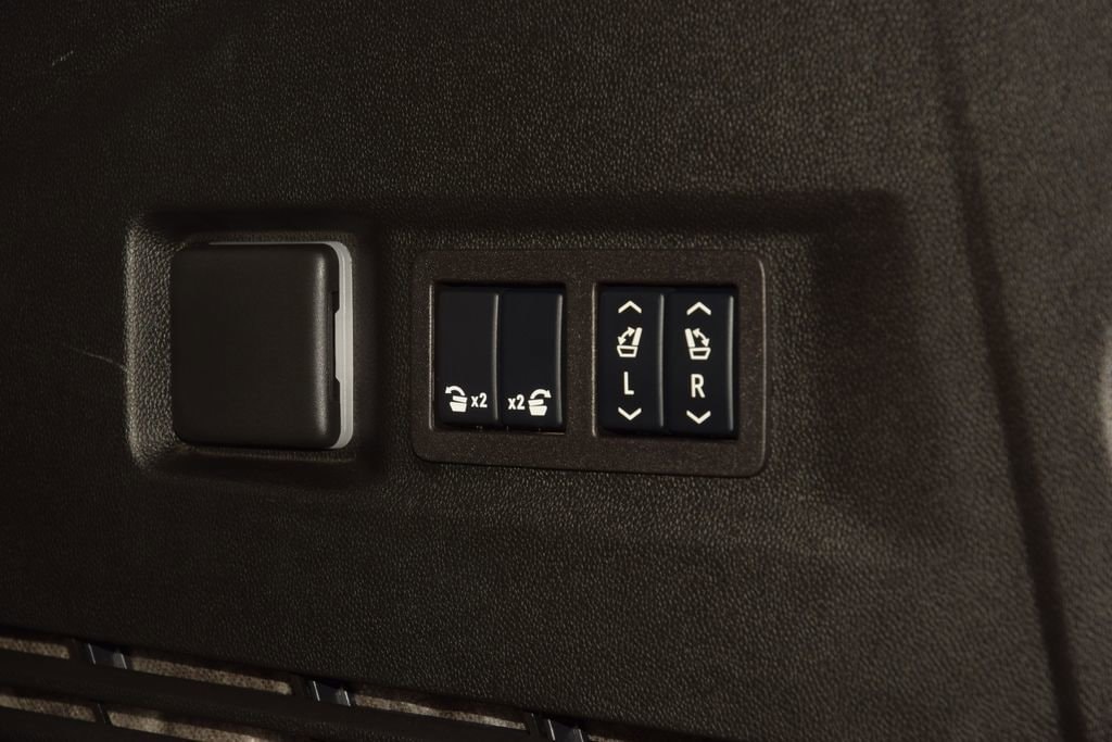 2024 GMC Yukon AT4 - Photo 28