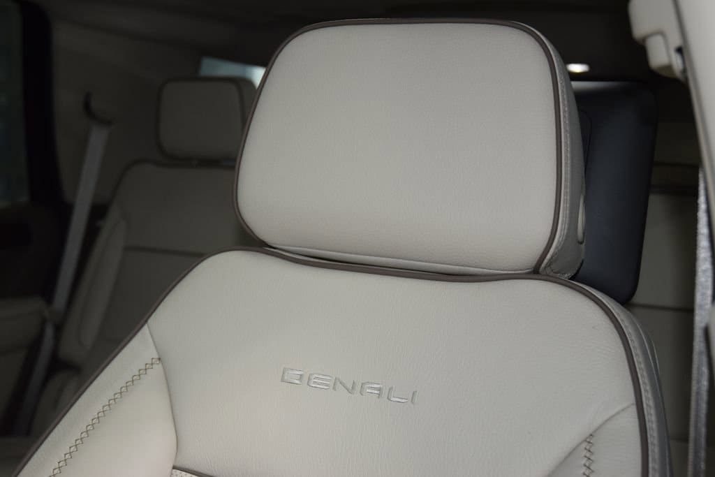 2024 GMC Yukon Denali - Photo 43
