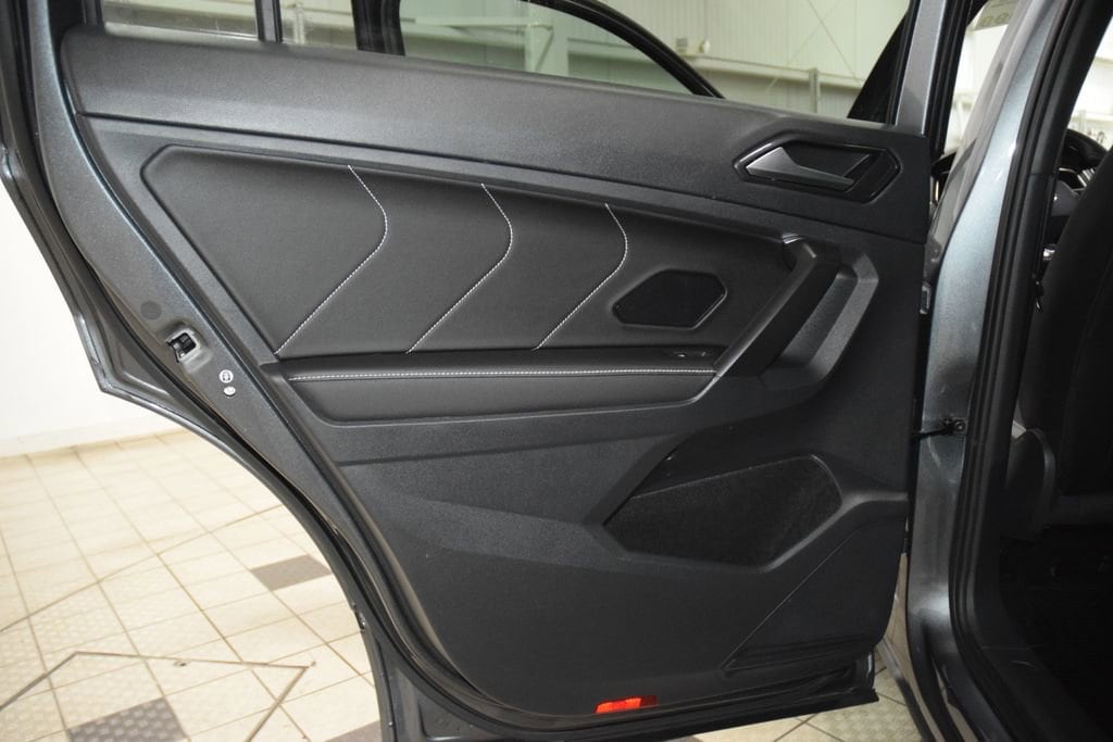 2023 Volkswagen Tiguan SE R-LINE BLACK - Photo 40