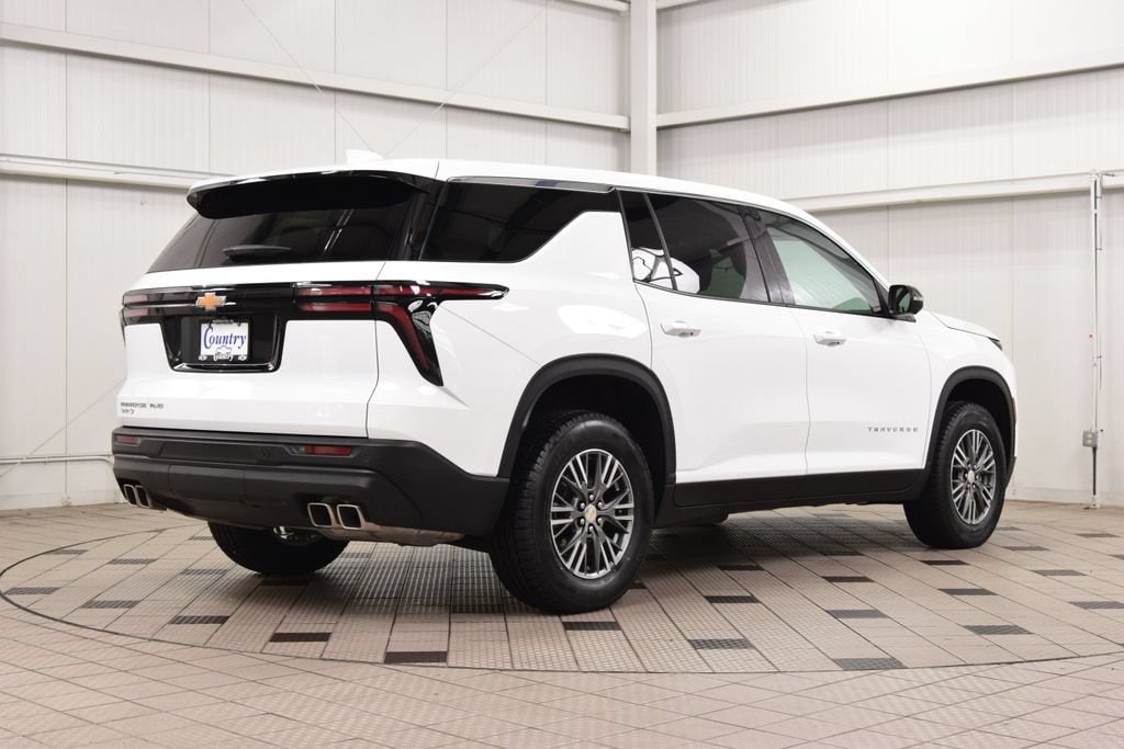 2024 Chevrolet Traverse LS - Photo 8