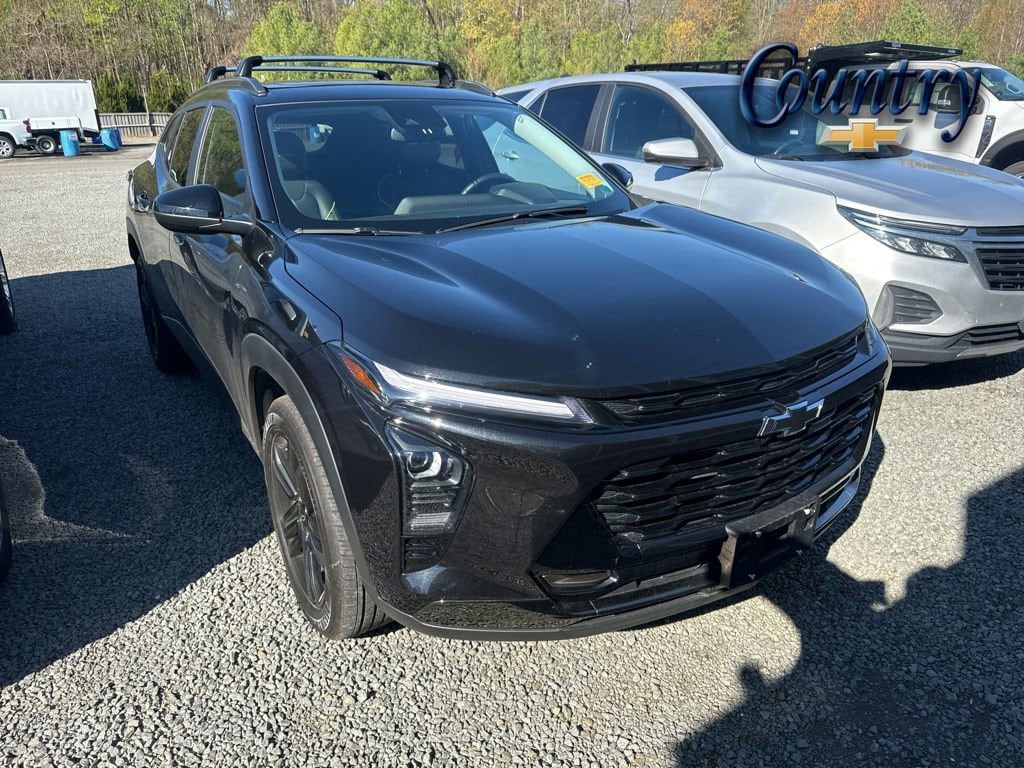 Used 2025 Chevrolet Trax Activ SUV
